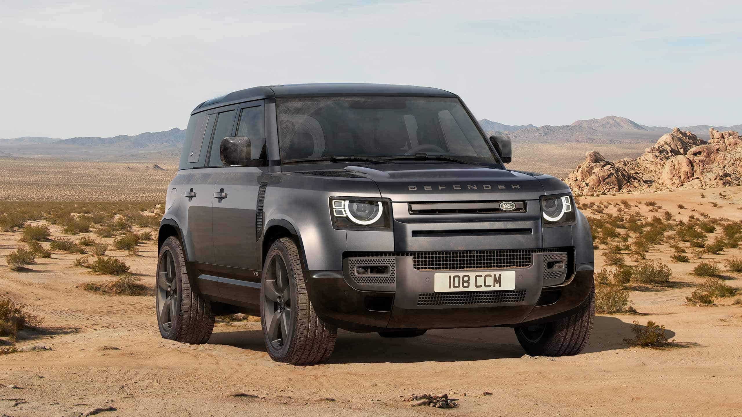 Range Rover Defender in the desert